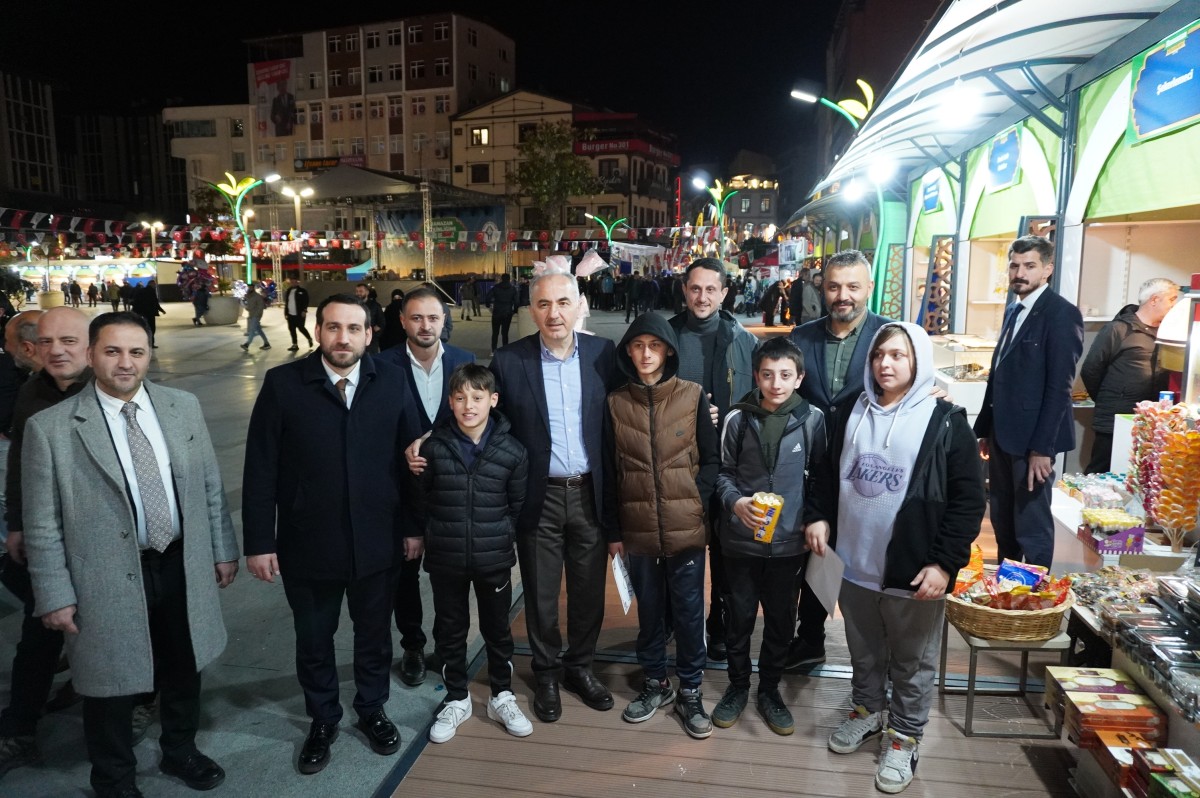 Halkla İç İçe: Başkan Metin, Belediye Ramazan Şenlikleri'nde Vatandaşlarla Buluştu