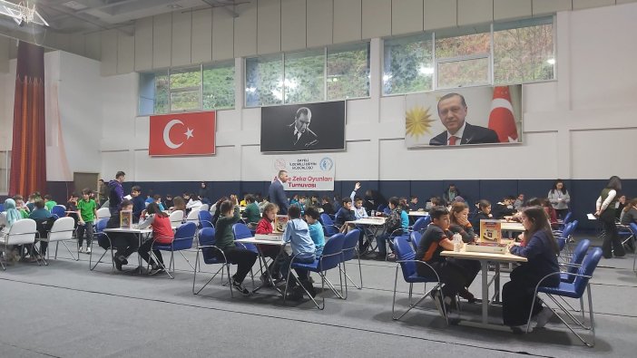 Çayeli’nde Zekâ Yarışı Nefes Kesti: Öğrenciler İl Finaline Göz Dikti