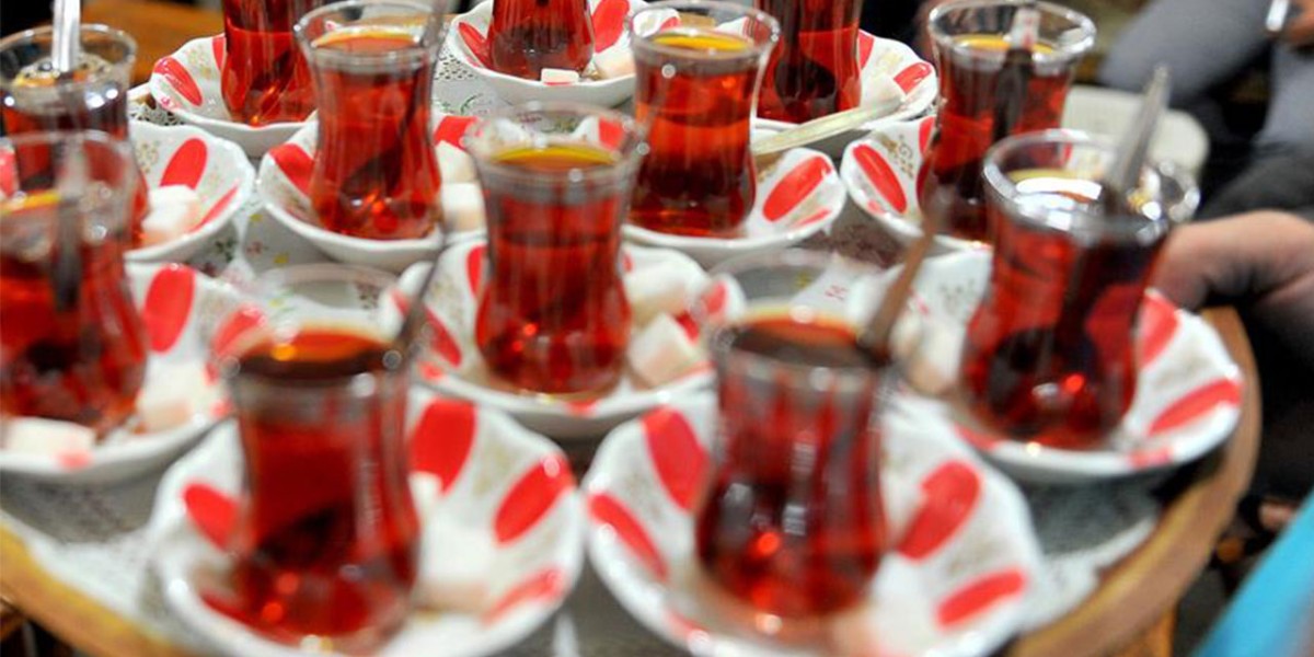 Bakanlıktan Çay Alarmı: Bazı Markalarda Yasaklı Boya Tespit Edildi